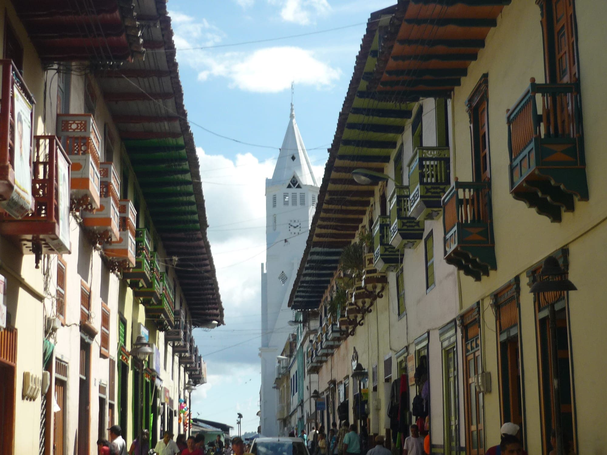 Calle Real de Santuario con sus balcones